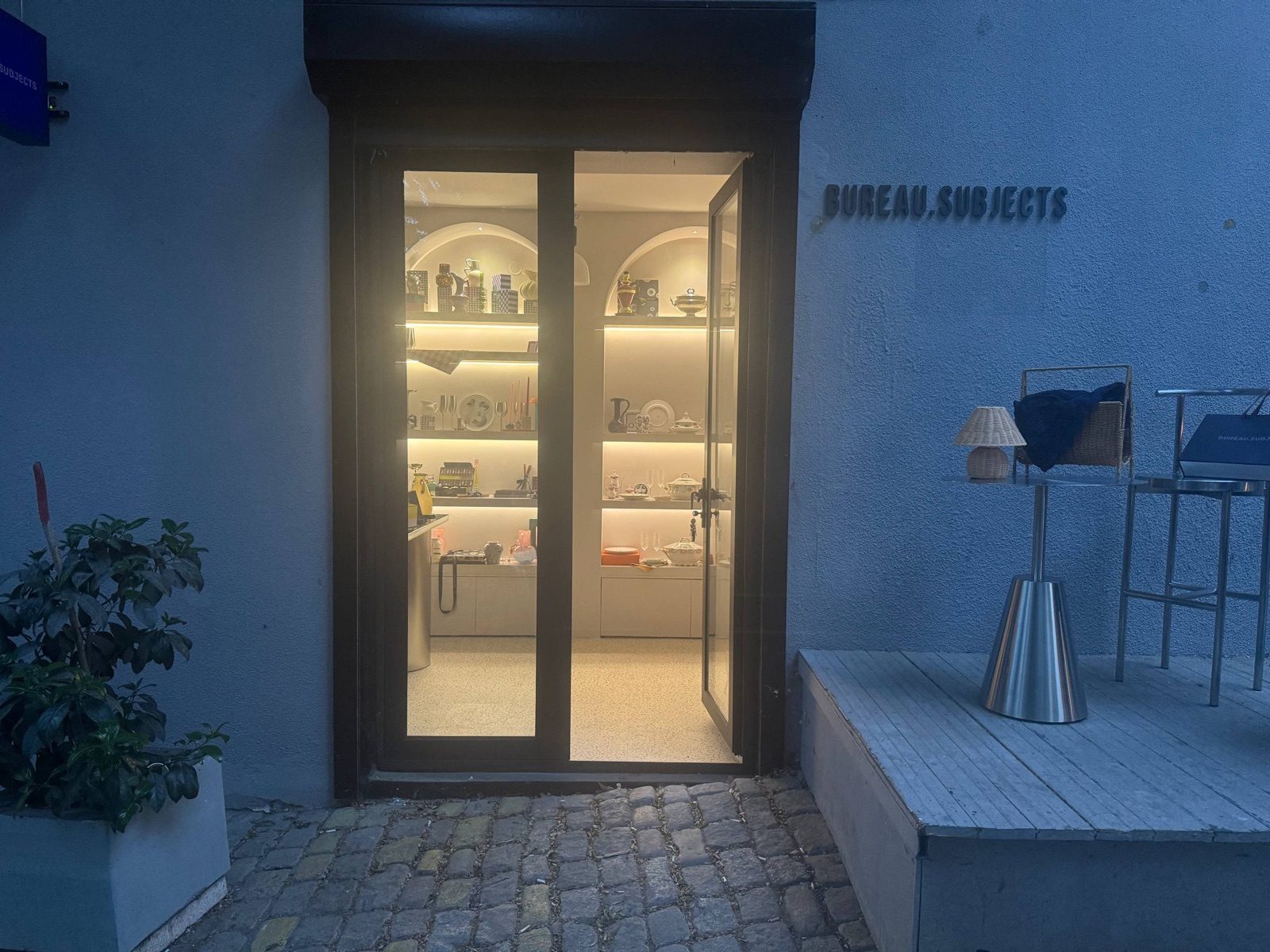 The entrance to Bureau.Subjects